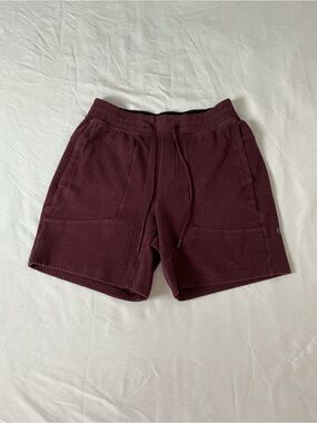 lululemon athletica Men's Maroon Textured Knit Athletic Shorts M